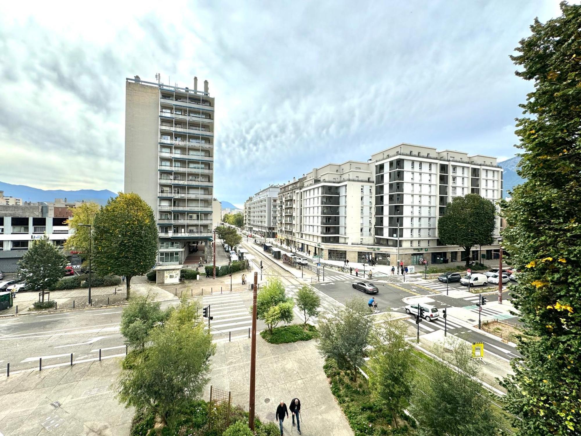 Le City Centre-Ville Trams Grenoble Extérieur photo